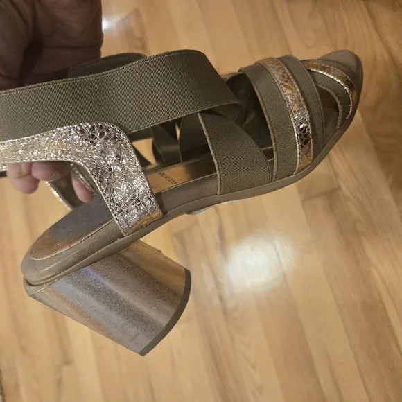 Ron White Made In Italy Women's Tan and Gold Sandals Sz 37 - Picture 9 of 15